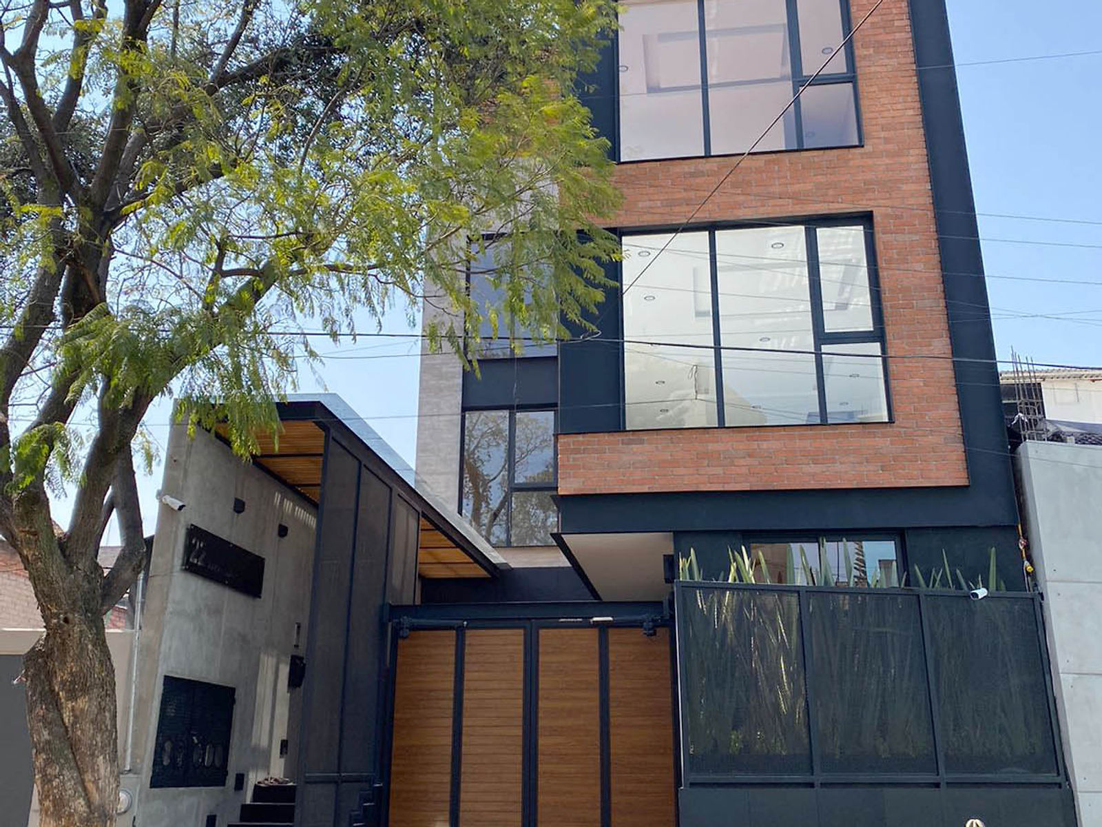 Fachada Calle 4, Reforma Social